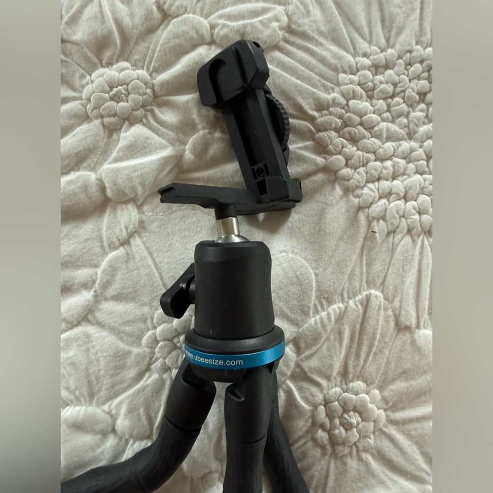Bendable Camera/Phone Tripod - Picture 5 of 5